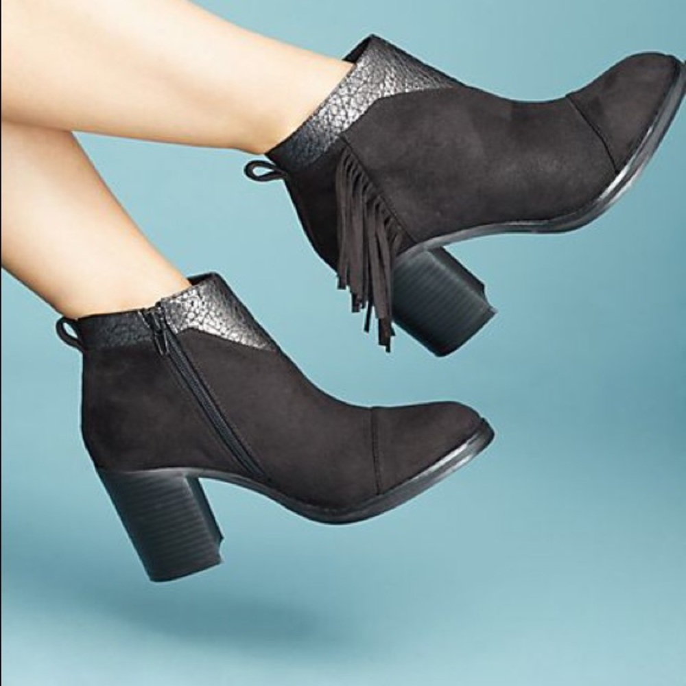 Vanessa Wu Fringed Metallic Booties